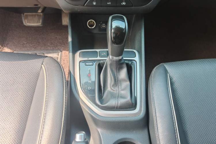 Used Hyundai ix25 2015 1.6L Automatic Two-Wheel Drive Smart GLS Trim Interior 4