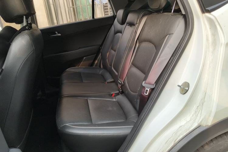 Used Hyundai ix25 2015 1.6L Automatic Two-Wheel-Drive Deluxe DLX Model Interior 4