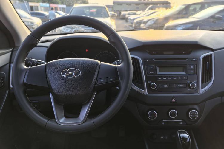Used Hyundai ix25 2015 1.6L Automatic Two-Wheel Drive Smart GLS Trim Interior 5