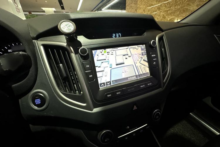 Used Hyundai ix25 2015 1.6L Automatic Two-Wheel-Drive Deluxe DLX Model Interior 6