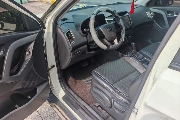 Used Hyundai ix25 2015 1.6L Automatic Two-Wheel Drive Smart GLS Trim Interior 6