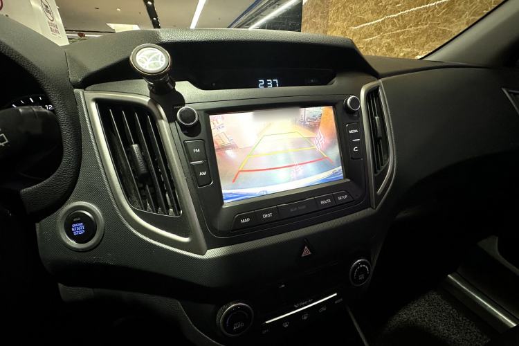 Used Hyundai ix25 2015 1.6L Automatic Two-Wheel-Drive Deluxe DLX Model Interior 7