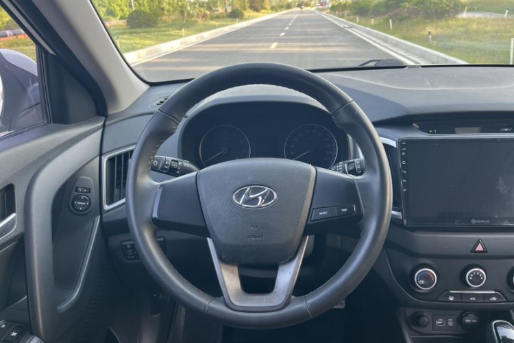 Used Hyundai ix25 2015 1.6L Automatic Two-Wheel Drive Smart GLS Trim Interior 9