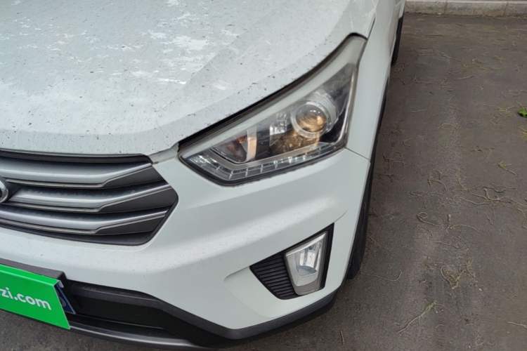 Used Hyundai ix25 2015 2.0L Automatic 4x4 Deluxe DLX Left Front Headlight