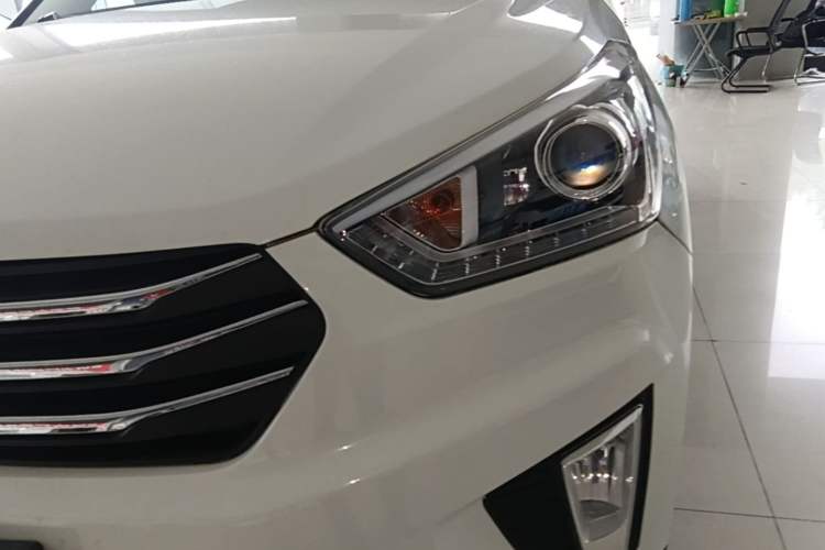 Used Hyundai ix25 2015 1.6L Automatic Two-Wheel-Drive Deluxe DLX Model Left Front Headlight