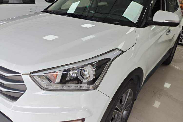 Used Hyundai ix25 2015 2.0L Automatic 4x4 Deluxe DLX Left Front Headlight