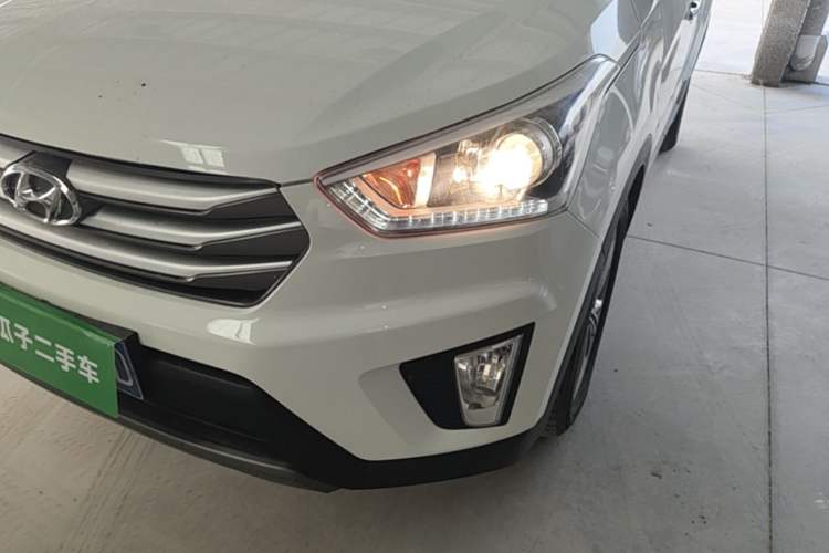 Used Hyundai ix25 2015 1.6L Automatic Two-Wheel-Drive Deluxe DLX Model Left Front Headlight