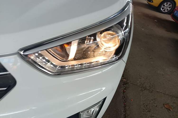 Used Hyundai ix25 2015 1.6L Automatic Two-Wheel-Drive Deluxe DLX Model Left Front Headlight