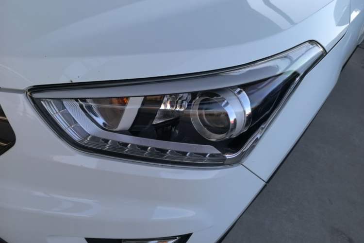 Used Hyundai ix25 2015 1.6L Automatic Two-Wheel-Drive Deluxe DLX Model Left Front Headlight