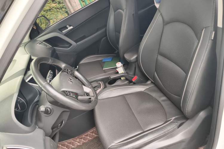 Used Hyundai ix25 2015 1.6L Automatic Two-Wheel-Drive Deluxe DLX Model Left Front Seat