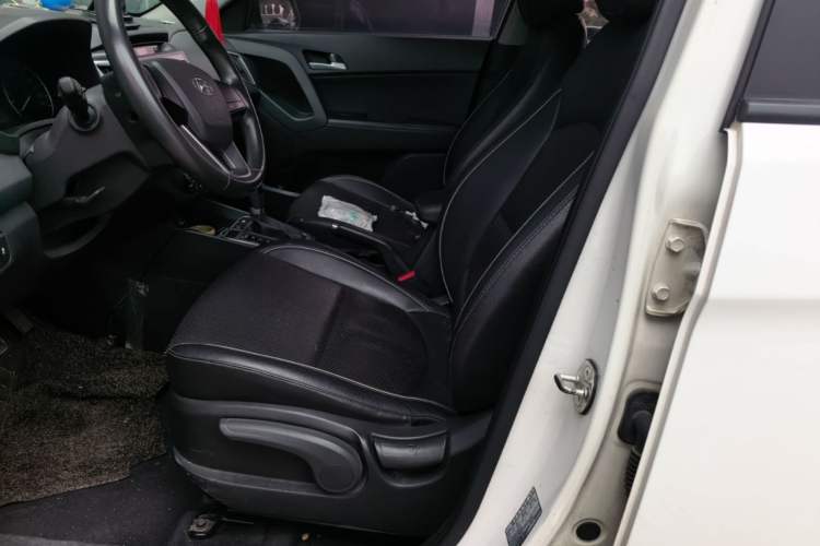Used Hyundai ix25 2015 1.6L Automatic Two-Wheel Drive Smart GLS Trim Left Front Seat
