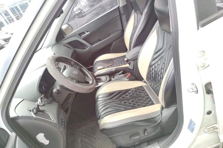 Used Hyundai ix25 2015 2.0L Automatic 4x4 Deluxe DLX Left Front Seat
