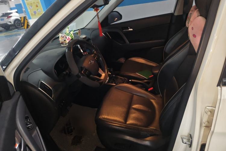 Used Hyundai ix25 2015 1.6L Automatic Two-Wheel-Drive Deluxe DLX Model Left Front Seat