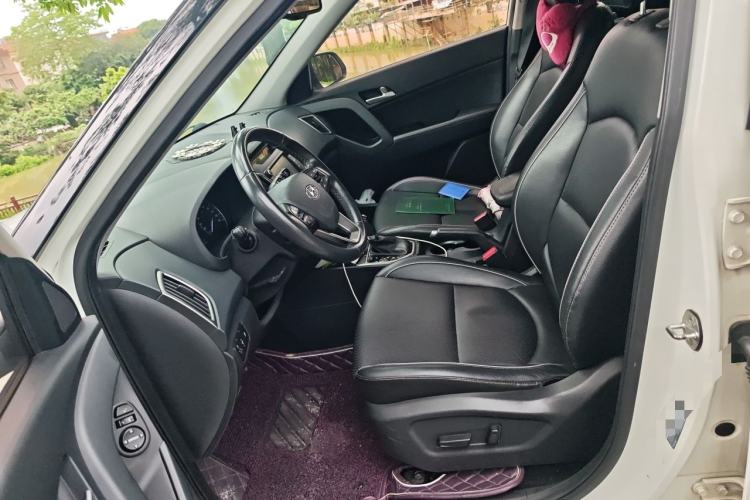 Used Hyundai ix25 2015 1.6L Automatic Two-Wheel-Drive Deluxe DLX Model Left Front Seat