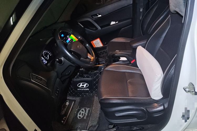 Used Hyundai ix25 2015 1.6L Automatic Two-Wheel Drive Smart GLS Trim Left Front Seat