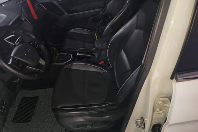 Used Hyundai ix25 2015 1.6L Automatic Two-Wheel-Drive Deluxe DLX Model Left Front Seat