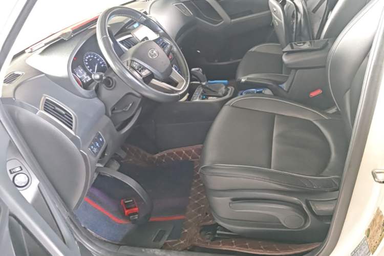 Used Hyundai ix25 2015 1.6L Automatic Two-Wheel Drive Smart GLS Trim Left Front Seat