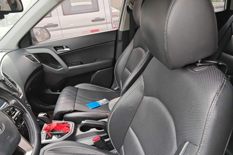 Used Hyundai ix25 2015 1.6L Automatic Two-Wheel-Drive Deluxe DLX Model Left Front Seat