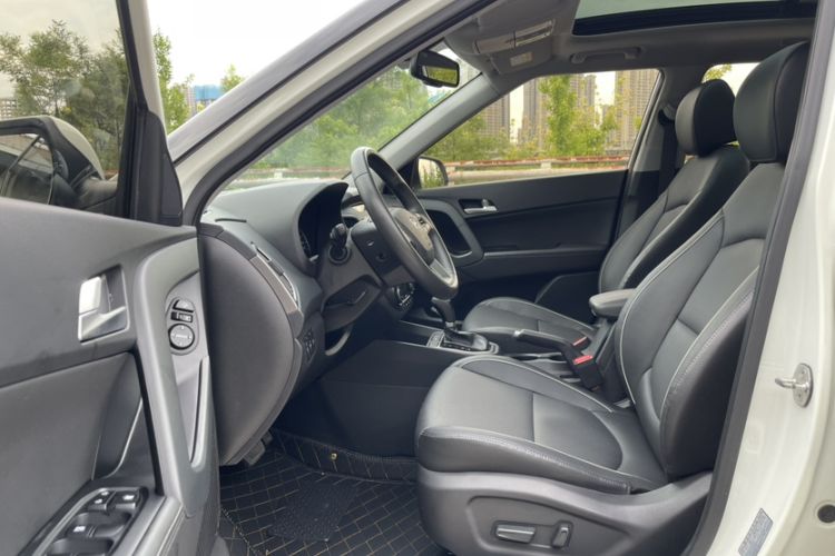 Used Hyundai ix25 2015 1.6L Automatic Two-Wheel-Drive Deluxe DLX Model Left Front Seat