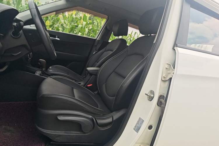 Used Hyundai ix25 2015 1.6L Automatic Two-Wheel Drive Smart GLS Trim Left Front Seat