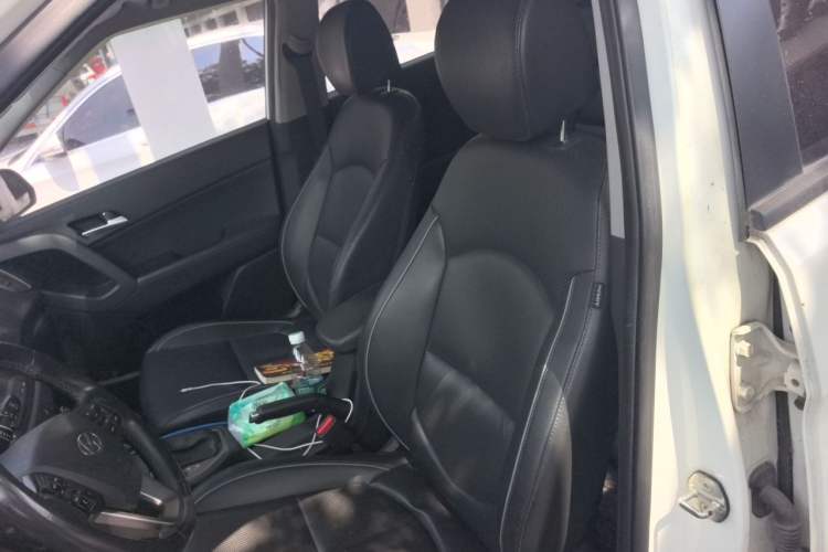 Used Hyundai ix25 2015 1.6L Automatic Two-Wheel-Drive Deluxe DLX Model Left Front Seat