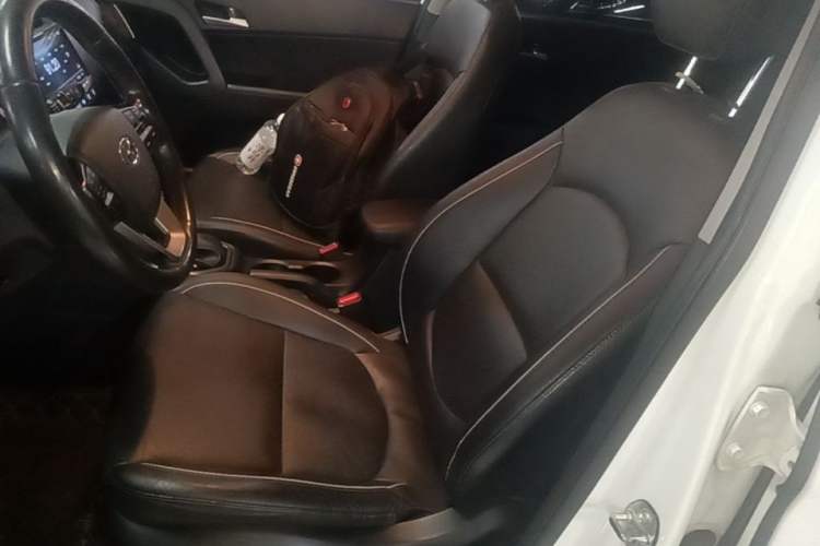Used Hyundai ix25 2015 1.6L Automatic Two-Wheel-Drive Deluxe DLX Model Left Front Seat