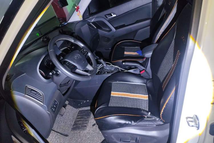 Used Hyundai ix25 2015 1.6L Automatic Two-Wheel-Drive Deluxe DLX Model Left Front Seat