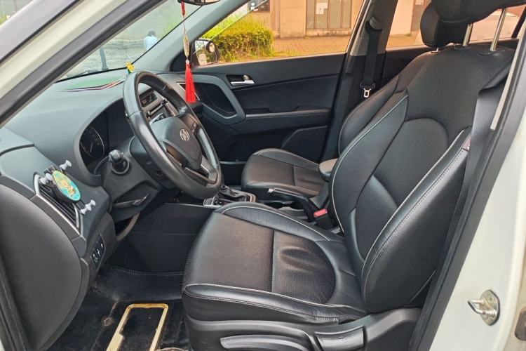 Used Hyundai ix25 2015 1.6L Automatic Two-Wheel Drive Smart GLS Trim Left Front Seat