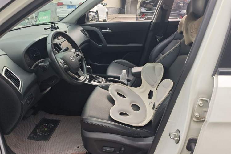 Used Hyundai ix25 2015 1.6L Automatic Two-Wheel-Drive Deluxe DLX Model Left Front Seat