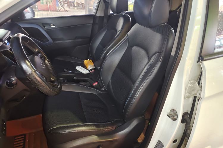 Used Hyundai ix25 2015 1.6L Automatic Two-Wheel-Drive Deluxe DLX Model Left Front Seat