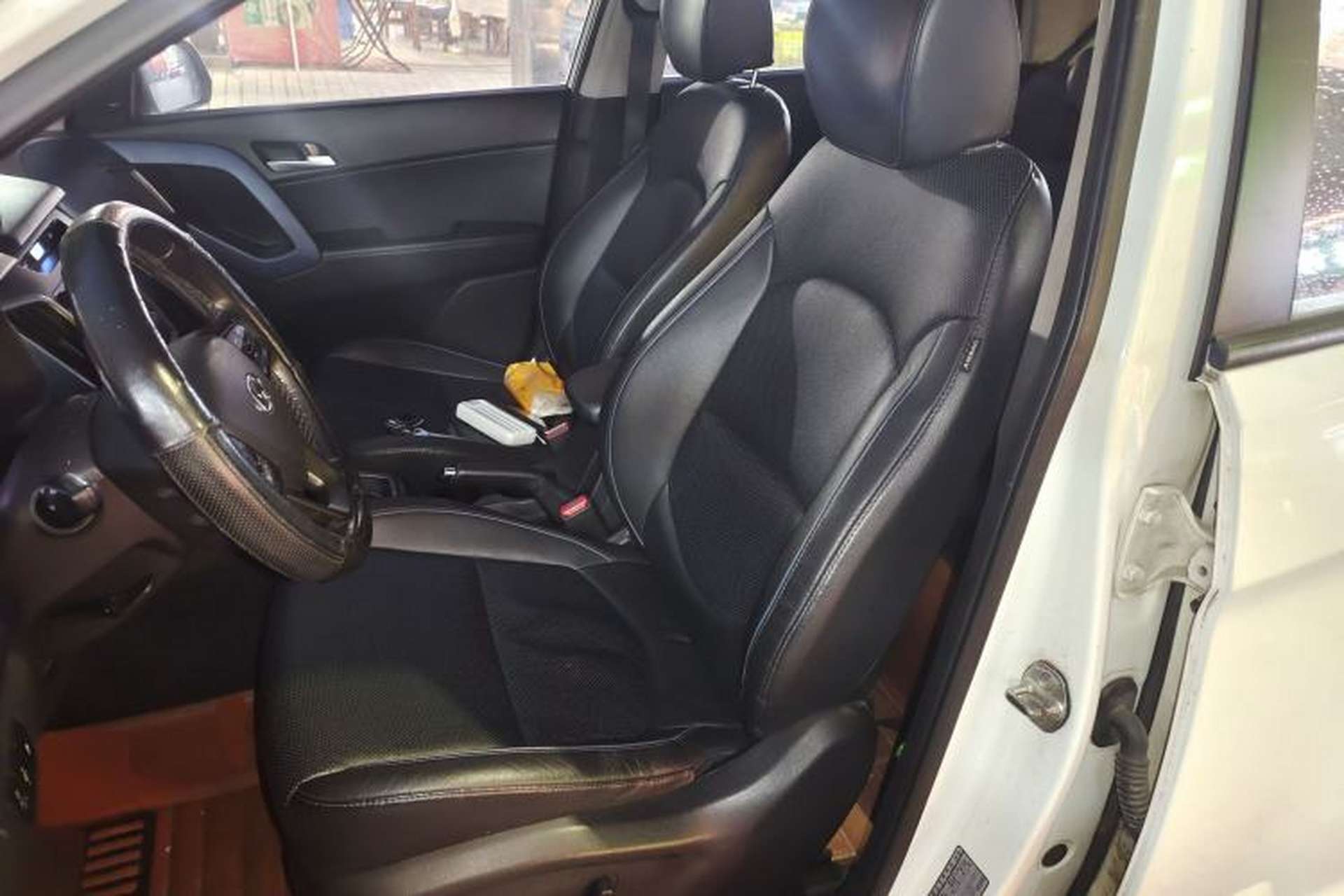Used Hyundai ix25 2015 1.6L Automatic Two-Wheel-Drive Deluxe DLX Model Left Front Seat