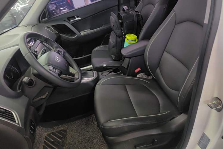 Used Hyundai ix25 2015 1.6L Automatic Two-Wheel-Drive Deluxe DLX Model Left Front Seat
