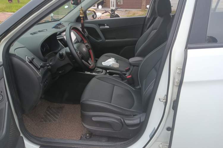 Used Hyundai ix25 2015 1.6L Automatic Two-Wheel Drive Smart GLS Trim Left Front Seat