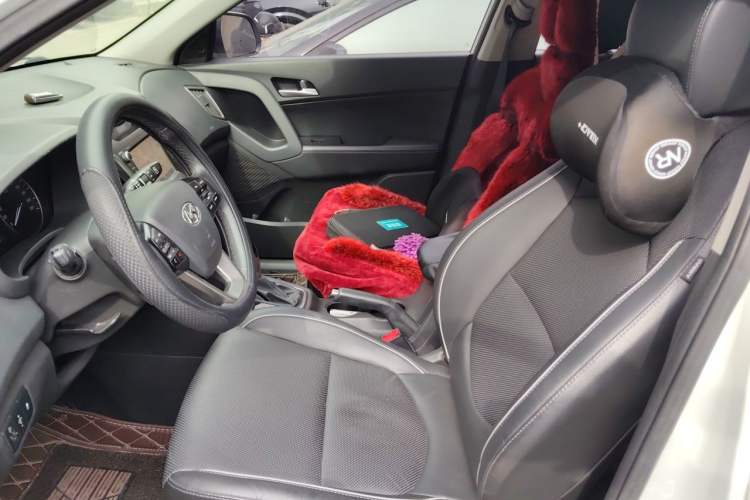 Used Hyundai ix25 2015 1.6L Automatic Two-Wheel-Drive Deluxe DLX Model Left Front Seat