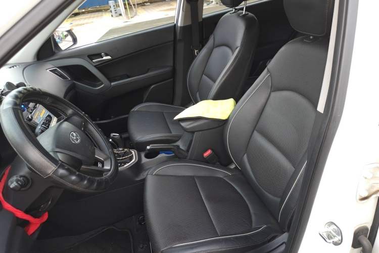 Used Hyundai ix25 2015 1.6L Automatic Two-Wheel-Drive Deluxe DLX Model Left Front Seat