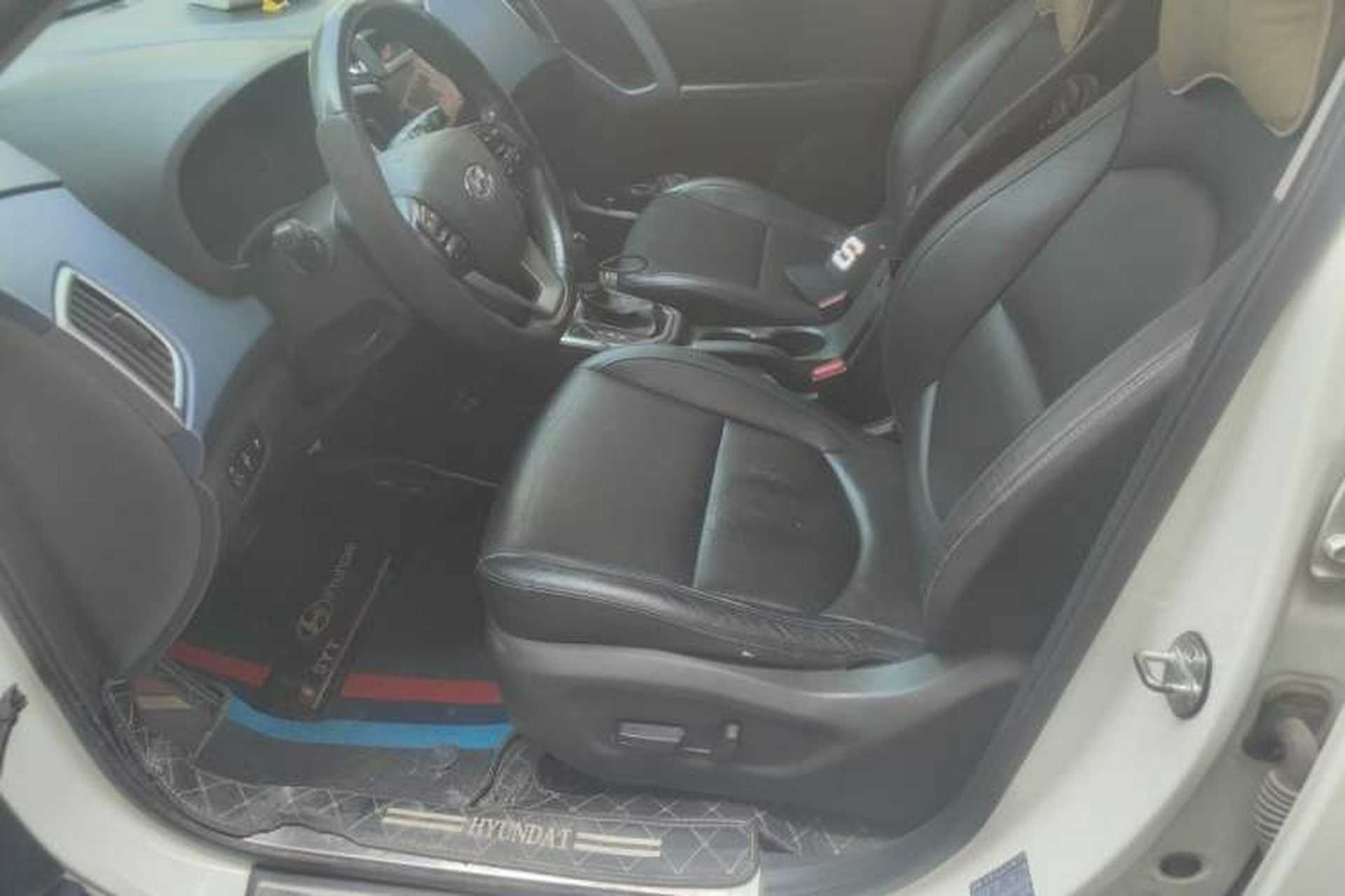 Used Hyundai ix25 2015 1.6L Automatic Two-Wheel-Drive Deluxe DLX Model Left Front Seat