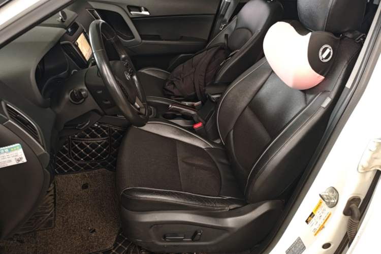 Used Hyundai ix25 2015 1.6L Automatic Two-Wheel-Drive Deluxe DLX Model Left Front Seat