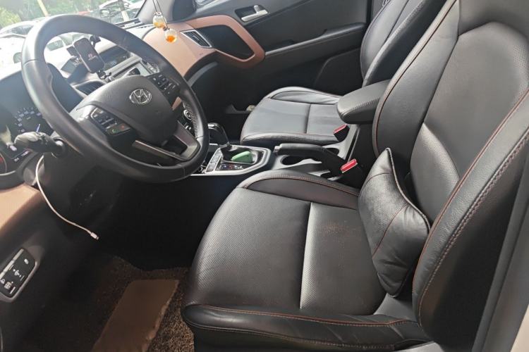 Used Hyundai ix25 2015 2.0L Automatic 4x4 Deluxe DLX Left Front Seat