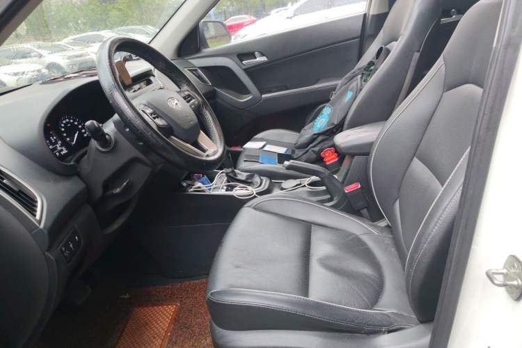 Used Hyundai ix25 2015 1.6L Automatic Two-Wheel-Drive Deluxe DLX Model Left Front Seat