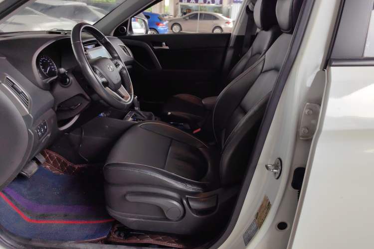 Used Hyundai ix25 2015 1.6L Automatic Two-Wheel Drive Smart GLS Trim Left Front Seat