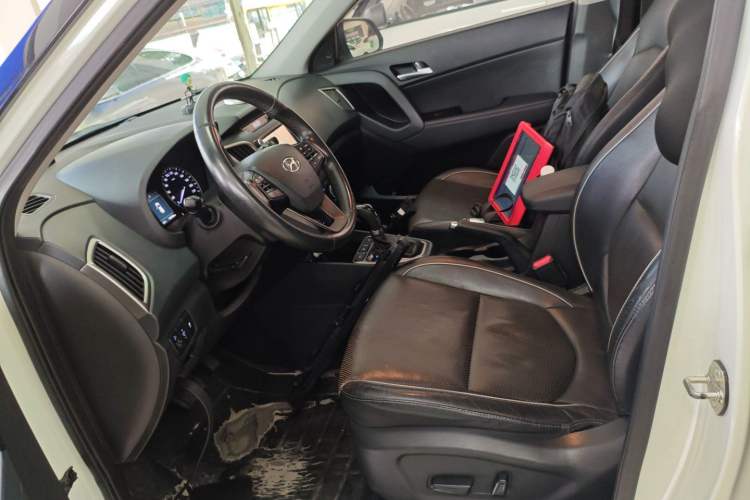 Used Hyundai ix25 2015 2.0L Automatic 4x4 Deluxe DLX Left Front Seat