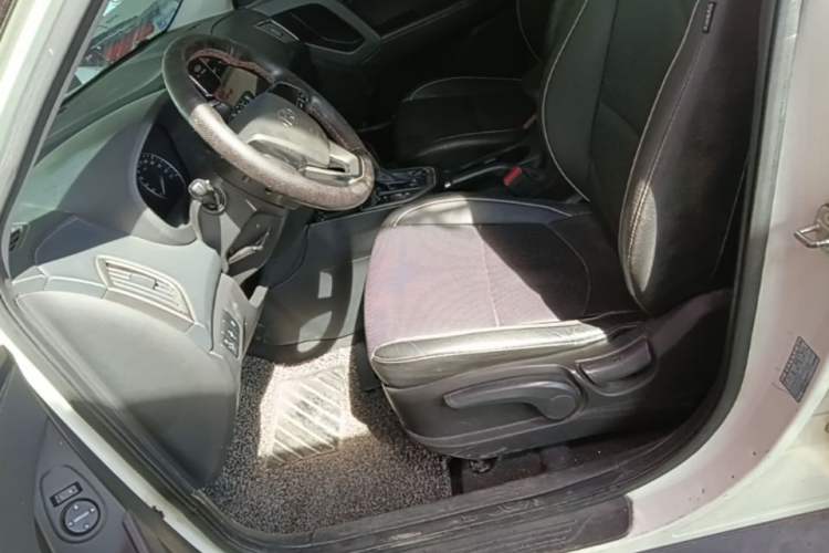 Used Hyundai ix25 2015 1.6L Automatic Two-Wheel Drive Smart GLS Trim Left Front Seat