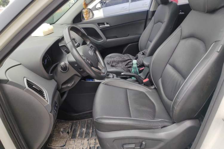 Used Hyundai ix25 2015 1.6L Automatic Two-Wheel-Drive Deluxe DLX Model Left Front Seat