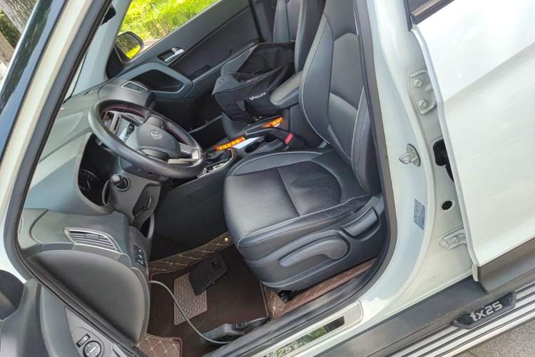 Used Hyundai ix25 2015 1.6L Automatic Two-Wheel Drive Smart GLS Trim Left Front Seat