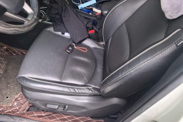 Used Hyundai ix25 2015 1.6L Automatic Two-Wheel-Drive Deluxe DLX Model Left Front Seat