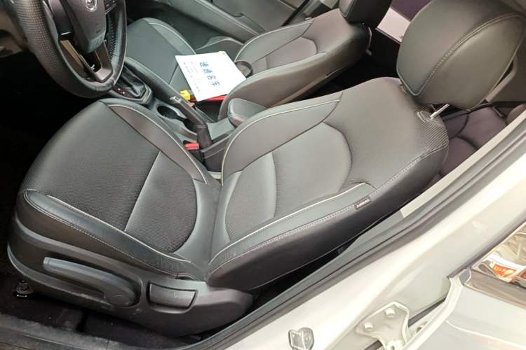 Used Hyundai ix25 2015 1.6L Automatic Two-Wheel Drive Smart GLS Trim Left Front Seat