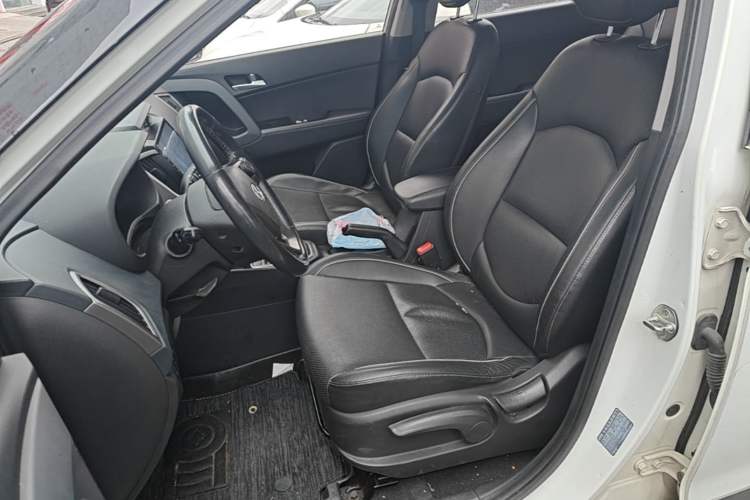 Used Hyundai ix25 2015 1.6L Automatic Two-Wheel Drive Smart GLS Trim Left Front Seat