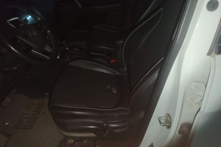 Used Hyundai ix25 2015 1.6L Automatic Two-Wheel Drive Smart GLS Trim Left Front Seat