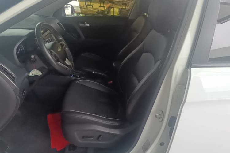 Used Hyundai ix25 2015 1.6L Automatic Two-Wheel-Drive Deluxe DLX Model Left Front Seat