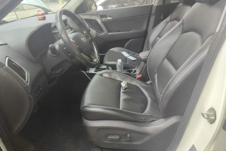 Used Hyundai ix25 2015 1.6L Automatic Two-Wheel-Drive Deluxe DLX Model Left Front Seat